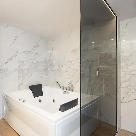 Versante Rousso - Modern Living In Nature's Embrace By Etouri