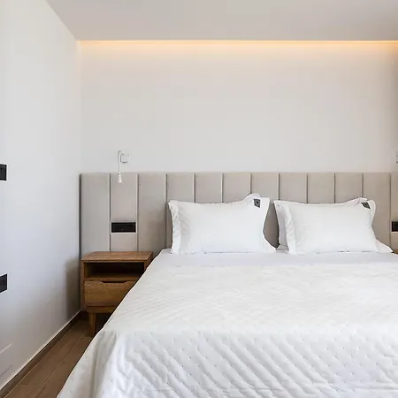 Versante Rousso - Modern Living In Nature's Embrace By Etouri *